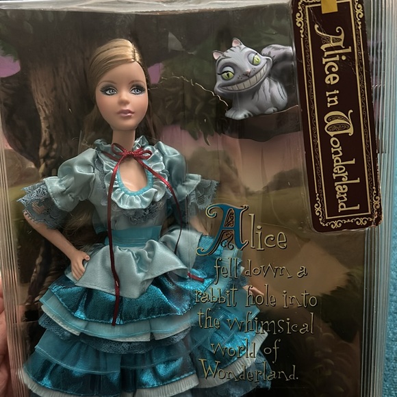 2007 Barbie Silver Label Alice in Wonderland - Picture 2 of 7